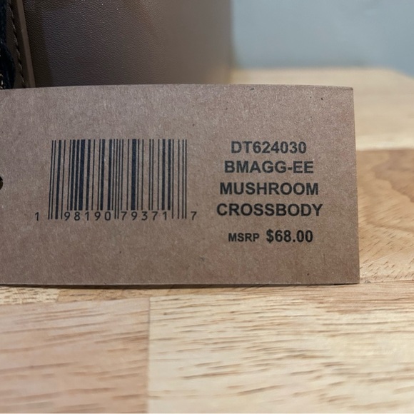 STEVE MADDEN Mushroom Dome Crossbody. Steve Madden Tan BMAGG-EE - Picture 4 of 8